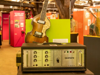Gitarre_Anschnitt Stadtmuseum Tübingen / Beatrix Hanko - Stadtmuseum Tübingen