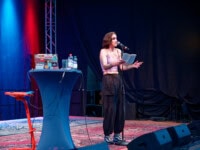 Workshop-Wochenende “Poetry Slam”: Kreatives Schreiben & Performanz (10-16 Jahre) Tonia Krupinski_3_© Ralf Hinz - Stadtmuseum Tübingen